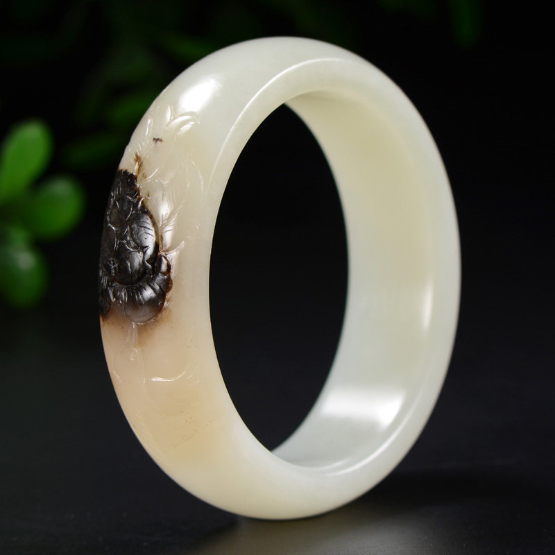 和田玉【黑沁皮】手镯内径59mm93克纯手工打磨 妙韵天然