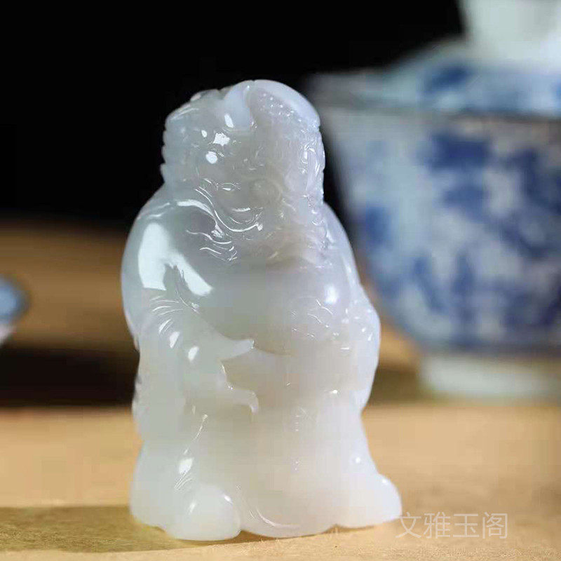 精美和田玉紫罗兰龙王手把件精工雕琢风调雨顺天然玉石摆件带证书