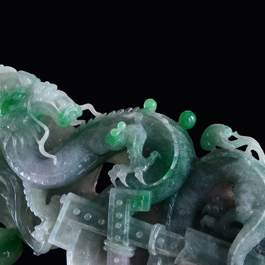 糯种三彩翡翠仿古龙摆件1391g