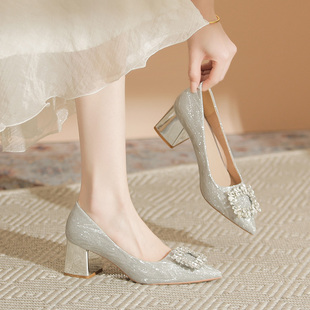 水晶粗跟浅口气质尖头春款银色单鞋女2024新款新娘婚礼鞋大码女鞋