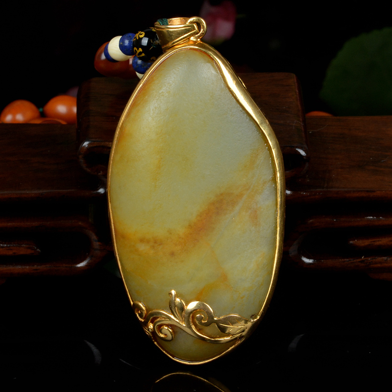 珍藏级 18k金新疆和田黄沁皮籽料金包玉 原石挂件 重134.493g