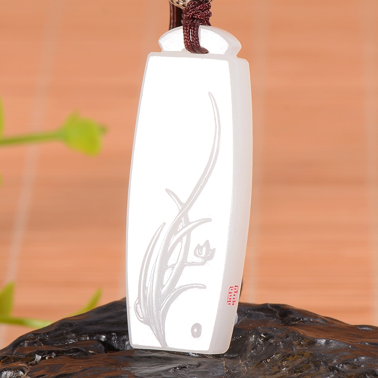 中国玉石雕刻大师孟庆东 和田玉羊脂玉兰花草挂件12.18克