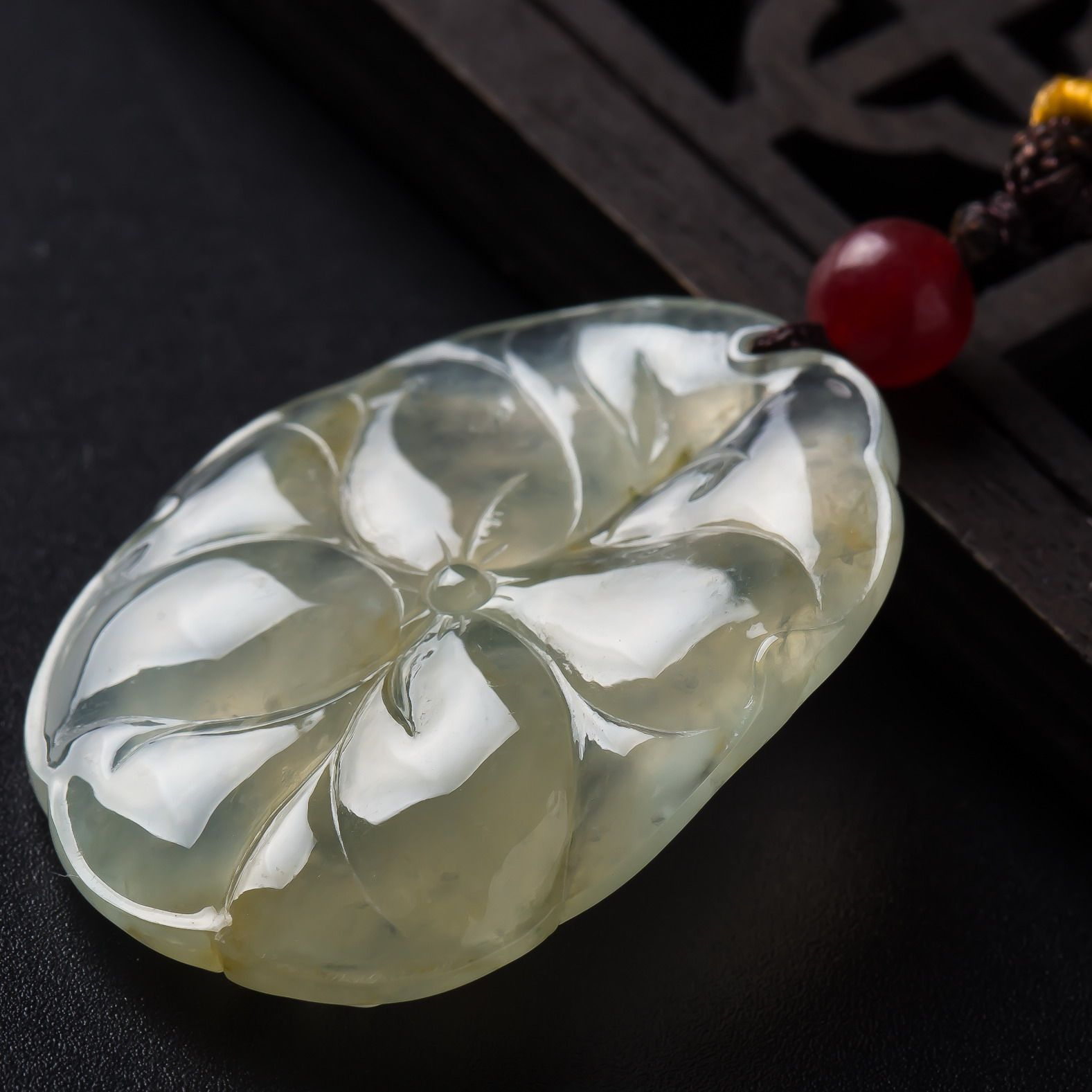 冰糯种a货翡翠荷叶吊坠10.15克