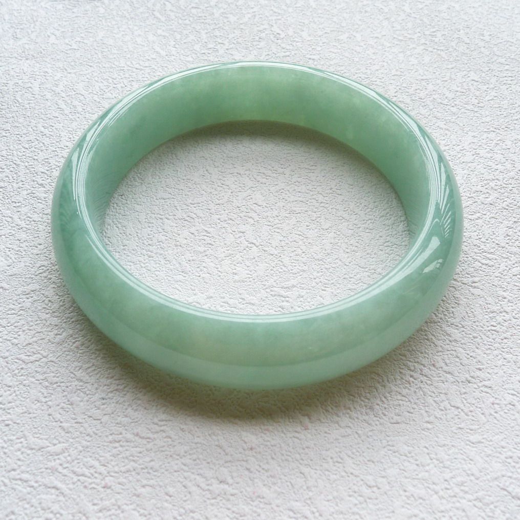老坑冰糯种浅绿a货翡翠圆口手镯69.22克 (内径58.6mm)