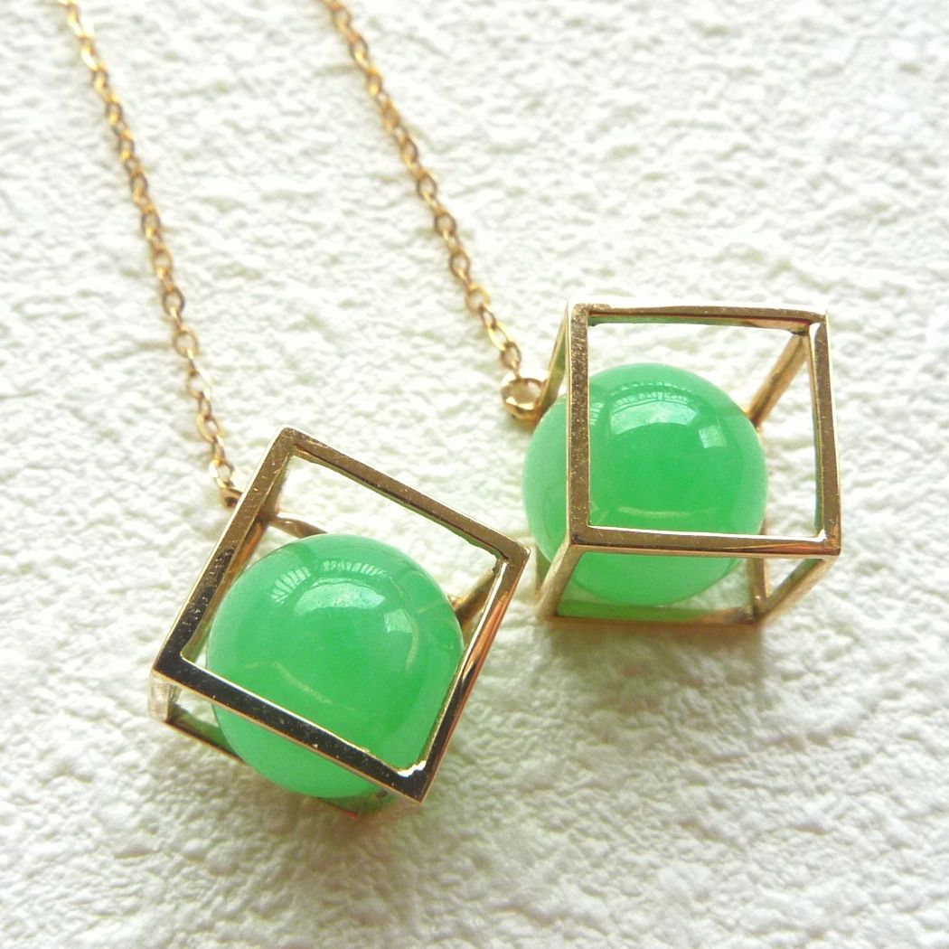 18k金豪华镶嵌浅绿a货翡翠珠子耳钉2.58克