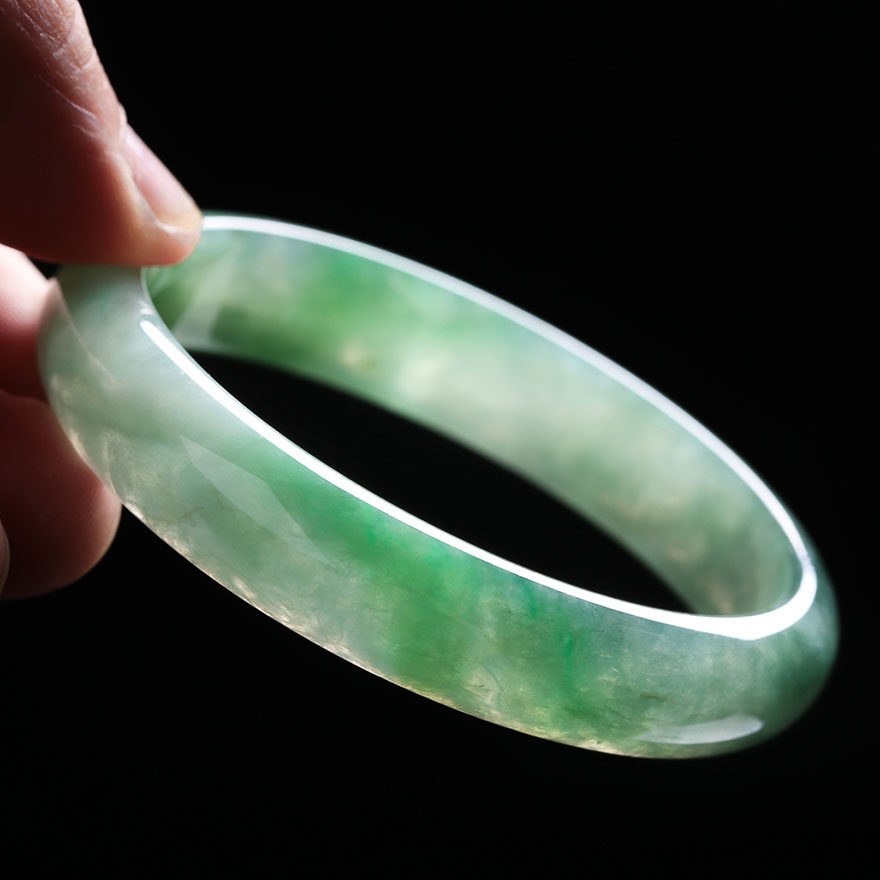 天然a货翡翠飘阳绿圆口手镯42.33克 (内径56.8mm)