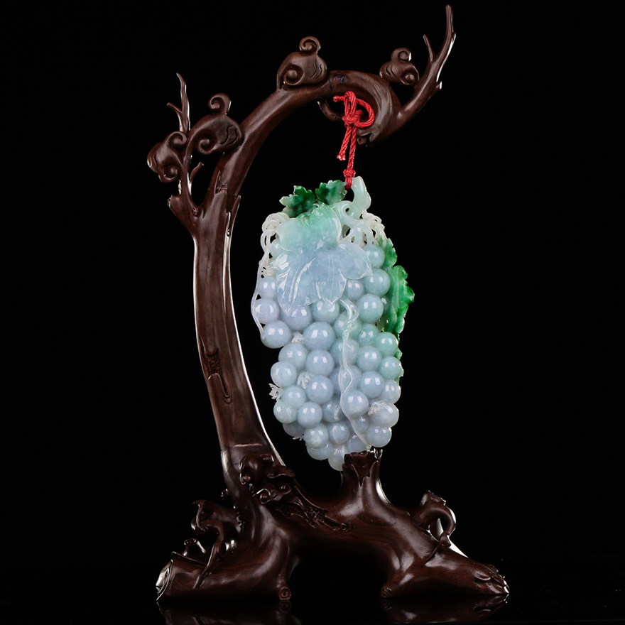 天然a货翡翠飘阳绿葡萄摆件1.12千克