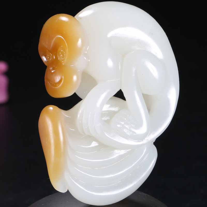 苏工精雕 和田糖羊脂白玉猴子吃香蕉81g