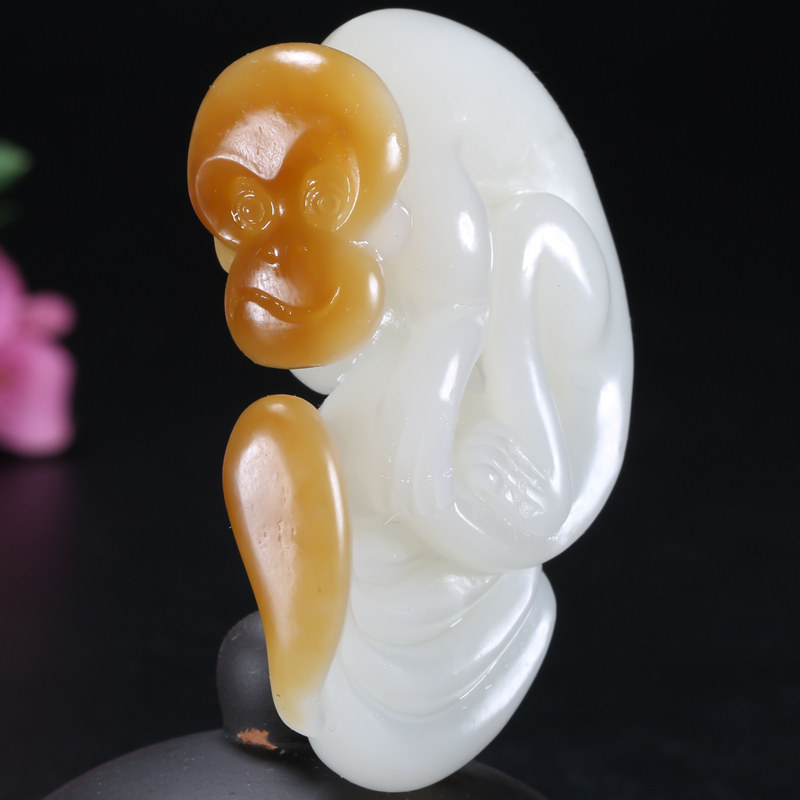 苏工精雕 和田糖羊脂白玉猴子吃香蕉81g