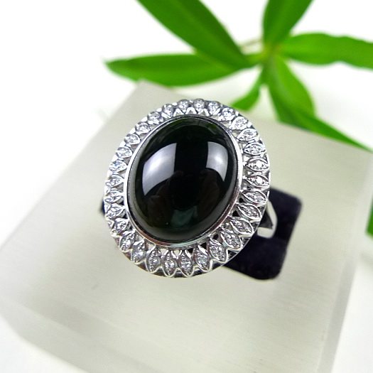 a货翡翠墨绿色18k金伴钻镶嵌戒指4.16克 (内径17.5mm)