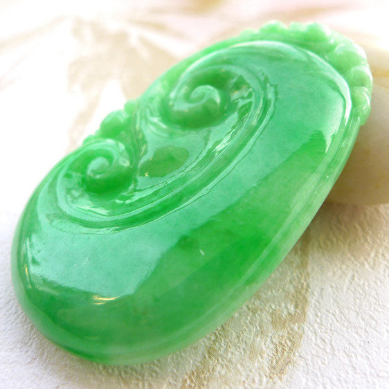 天然a货翡翠糯种满绿如意吊坠15.03g