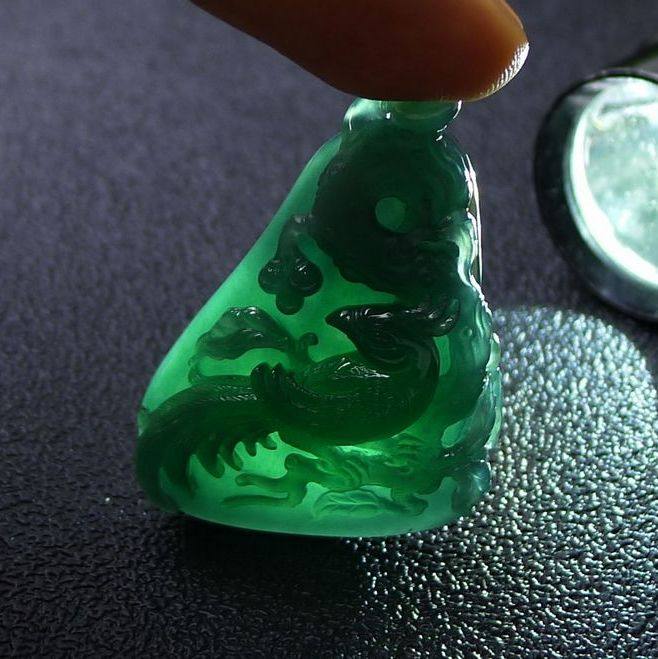 天然a货翡翠冰种透光绿欢天喜地吊坠 20.65克