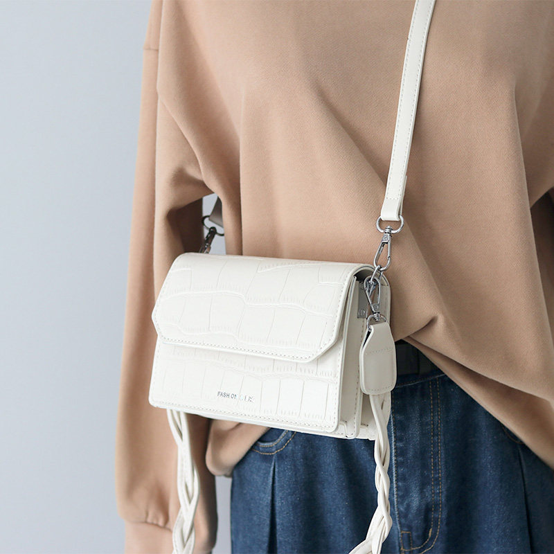 包包女2021新款网红时尚女士手机小包ins百搭散步单肩斜挎小方包