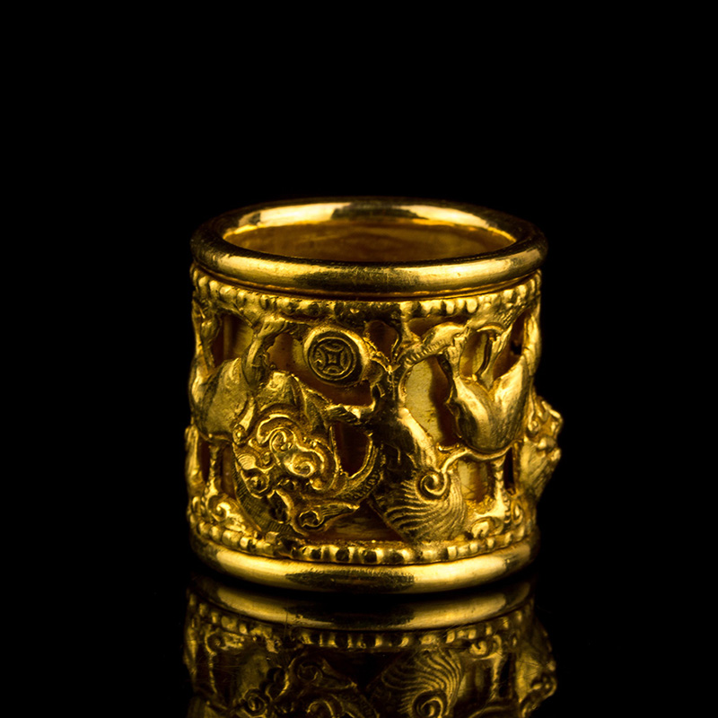 清 纯金狮子滚绣球转心扳指
