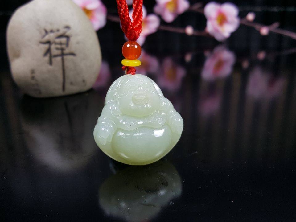 玉佛吊坠(玉佛吊坠可以戴着睡觉吗)