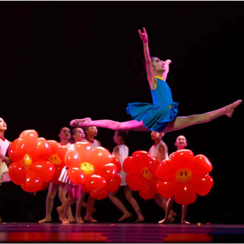 十二届小荷风采送你一朵小红花演出服合唱舞蹈服原版气球表演道具