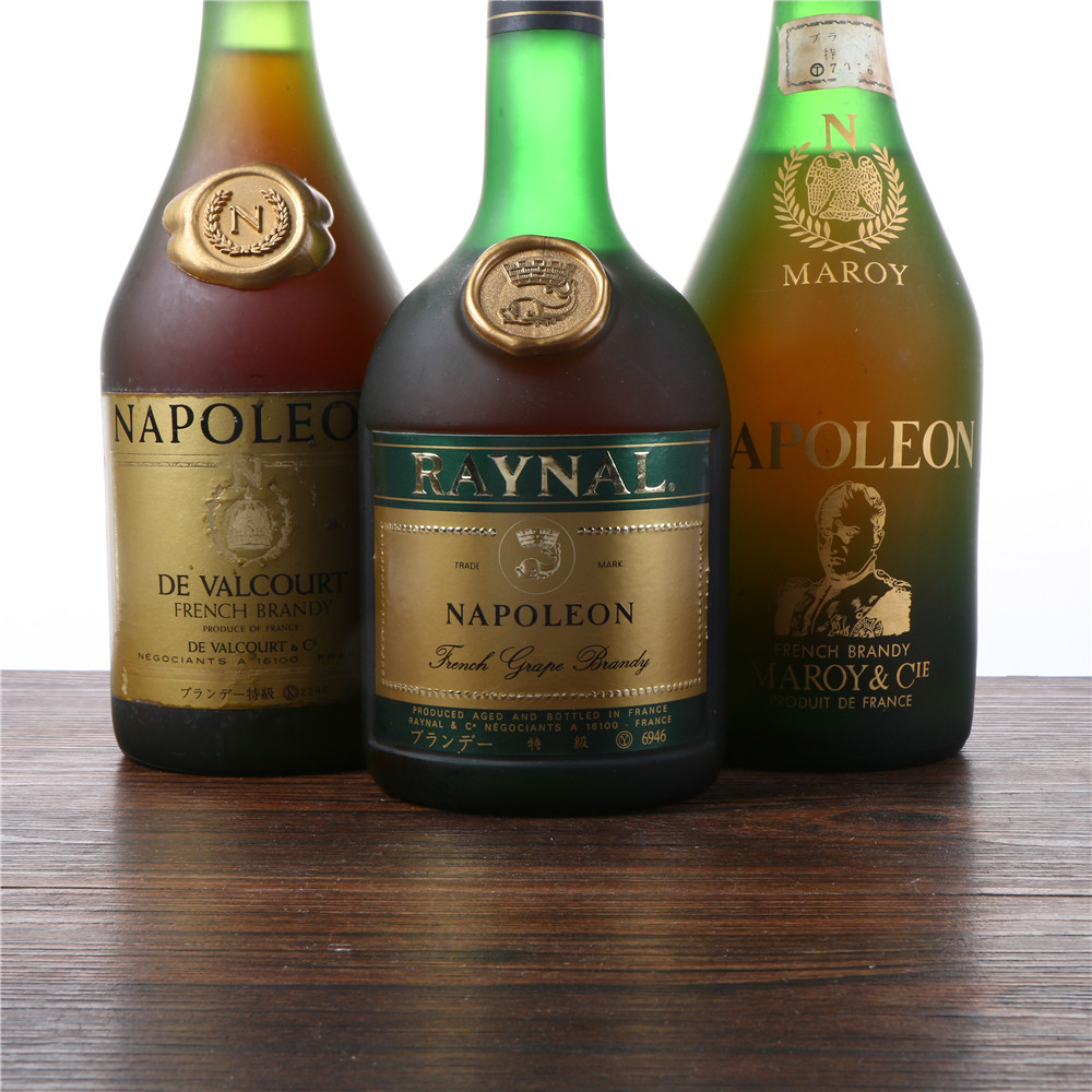 32/70-80年代法国拿破仑级白兰地一组40度700ml3瓶老洋酒