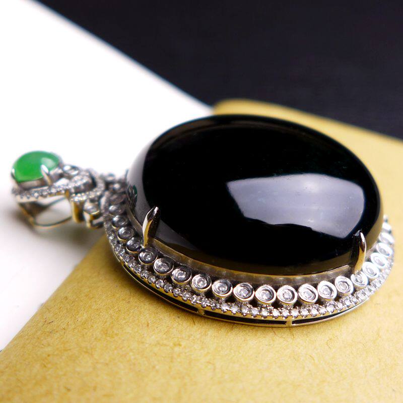 【即拍即得】18k金伴钻墨翠蛋面吊坠20.43g 配石绿翡翠