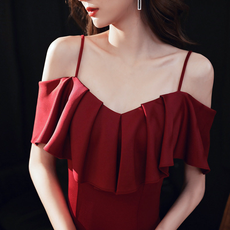 吊带敬酒服新娘2021新款酒红色简单大气显瘦结婚晚礼服女鱼尾长款