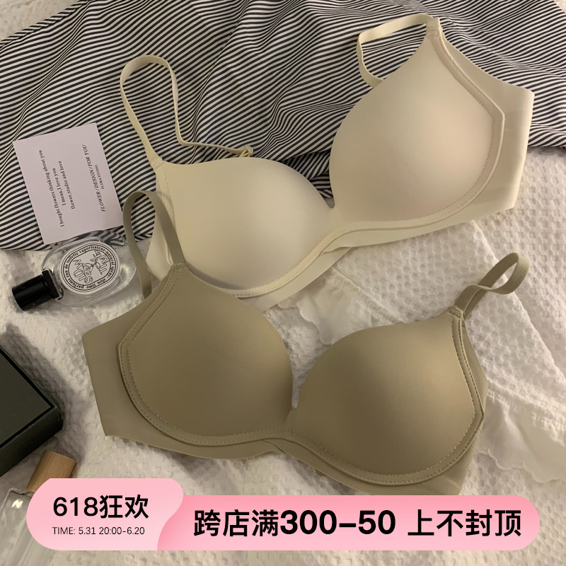 日本无痕内衣女士小胸聚拢薄款裸感无