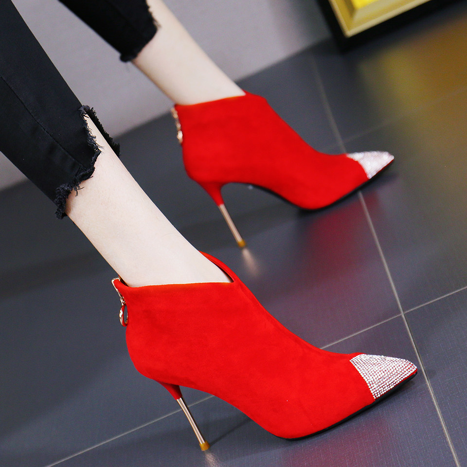 红色高跟鞋绒面冬_气质网红尖头绒面细跟高跟鞋冬女性感百搭水钻后