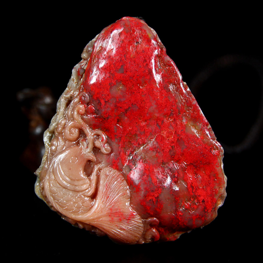 昌化鸡血石手把件《年年有余》刘旭利工作室作品 107.12克(含绳