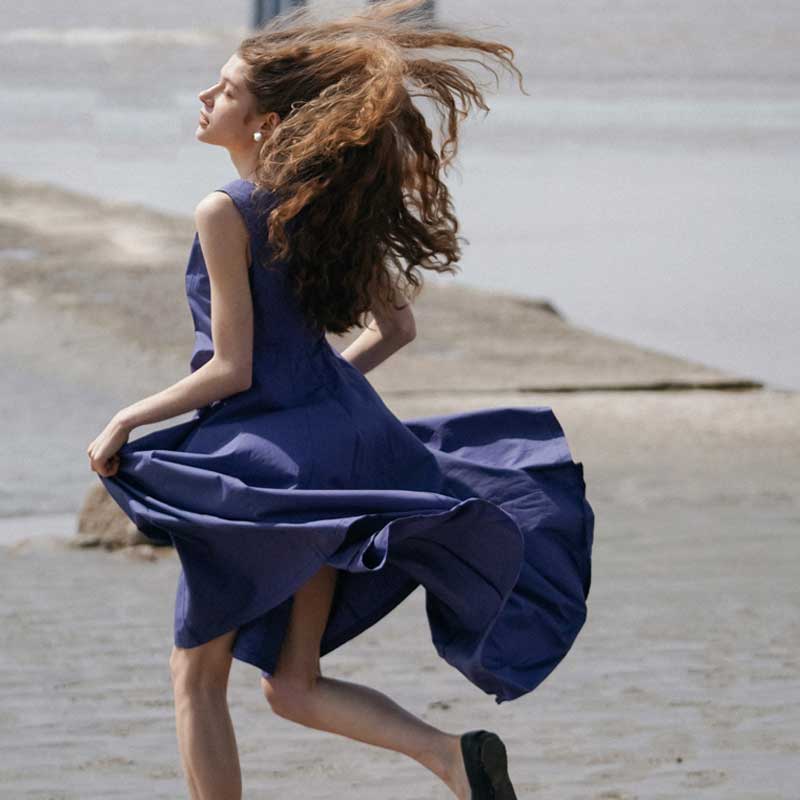 softself/风的形状 优雅法式深蓝色方领无袖背带收腰大摆连衣裙子