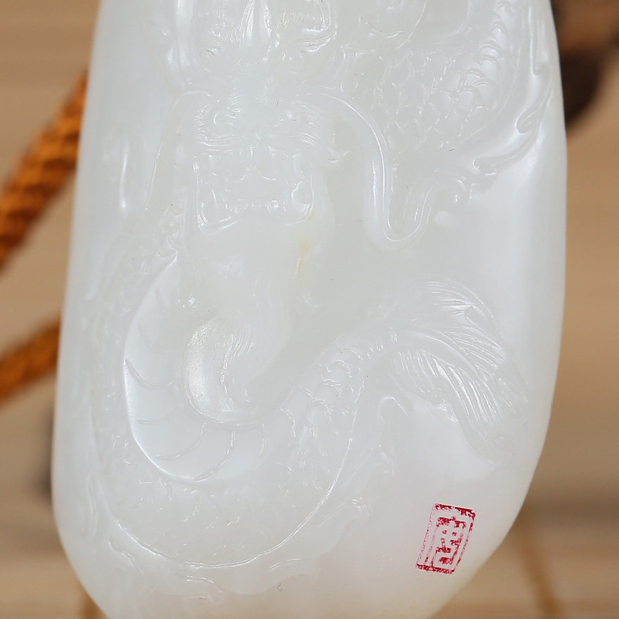 姑苏国玉省级玉雕大师张安琪 和田玉龙行天下 赐福加持