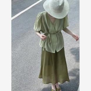 夏季轻熟风女装套装港味气质绿色上衣设计师款绝美半身裙子两件套
