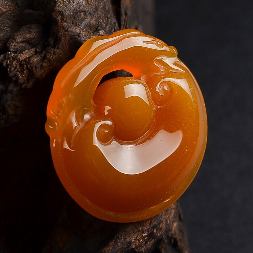 省级工艺美术大师院小果作品 黄龙玉 如意 6.91g