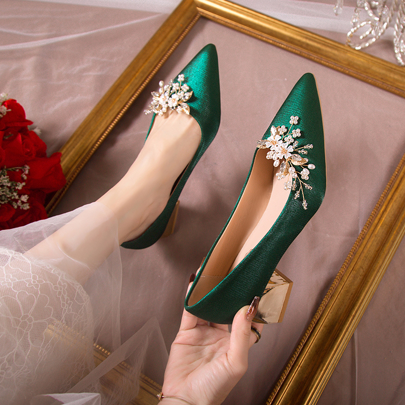 绿色婚鞋结婚新娘鞋水钻绸缎单鞋礼服鞋秀禾鞋尖头中粗跟高跟鞋潮