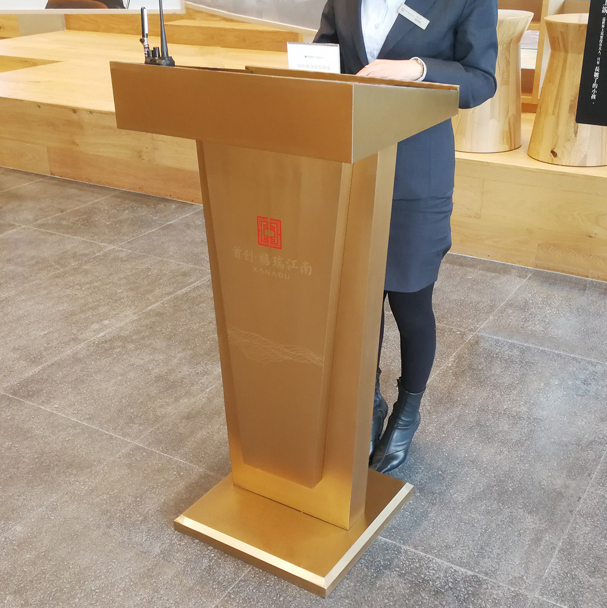 定制不锈钢烤漆户外房地产接待台