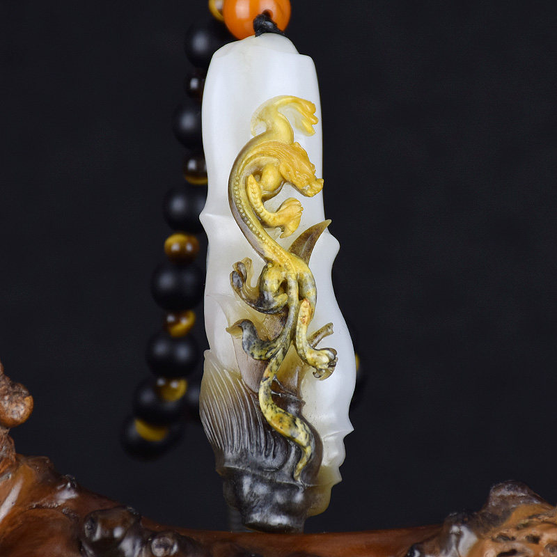 省级玉雕大师时晓印作品 和田玉 草龙把件 105.98克 *