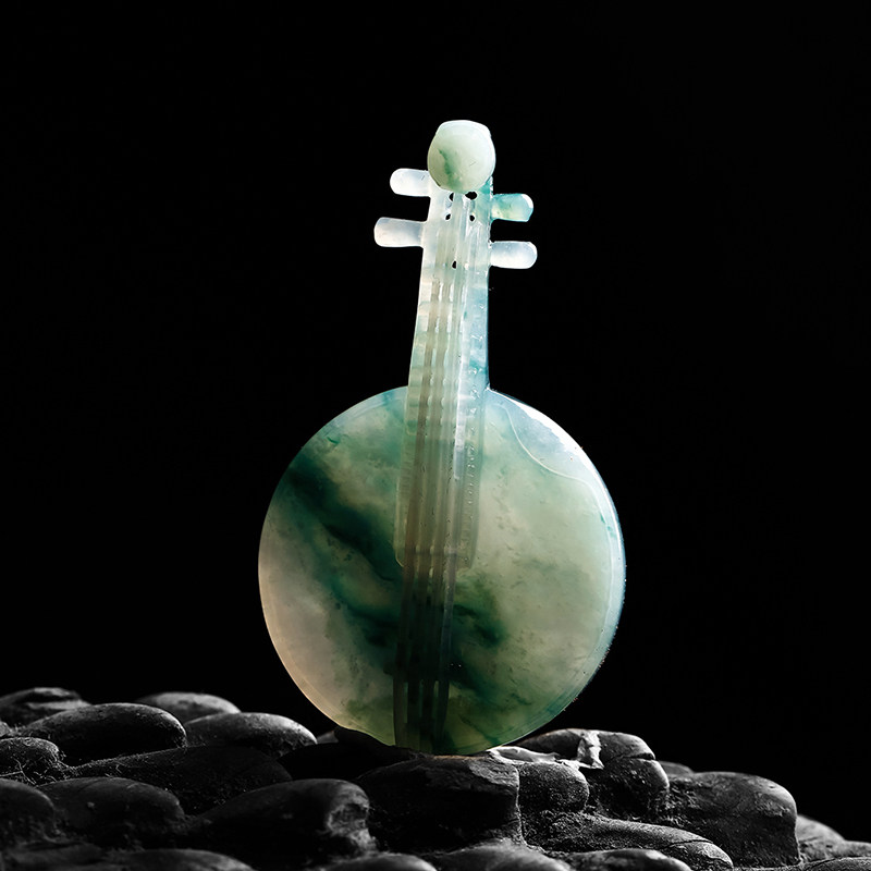 赵玉谦工作室作品 恒盛元翡翠 a货 冰糯种飘蓝花琵琶15.09g