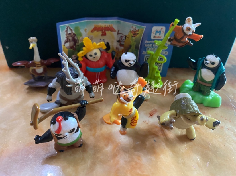 新奇 健达奇趣蛋拆的玩具功夫、熊猫玩具