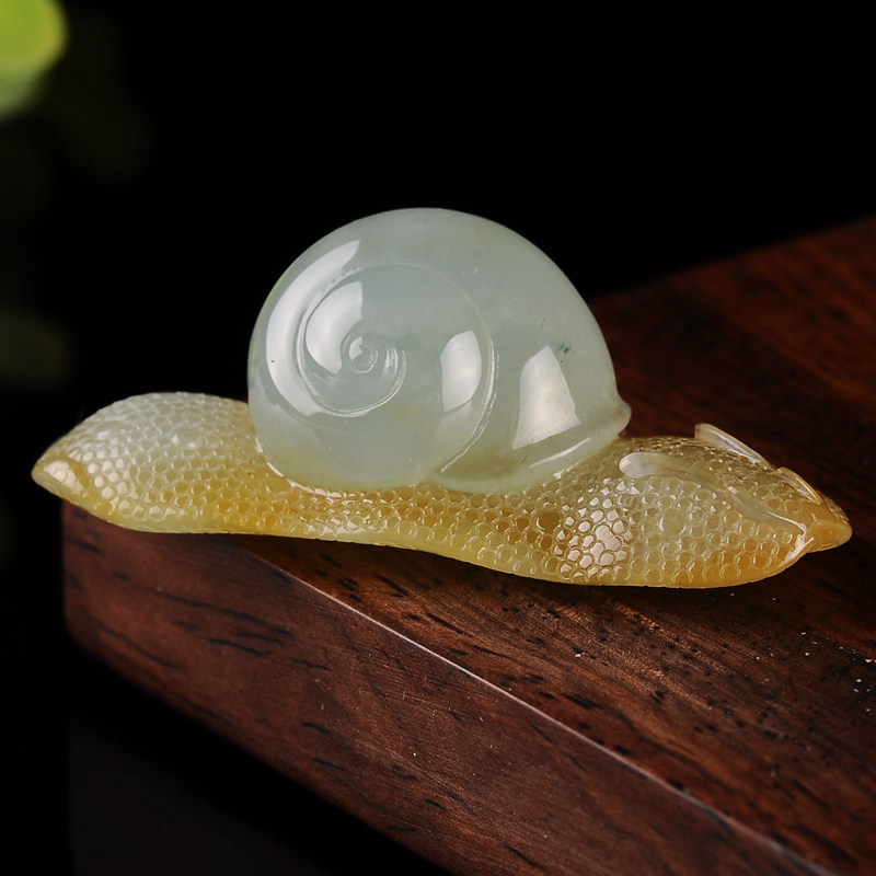 冰糯种黄翡俏色蜗牛挂件 15.57克 07016
