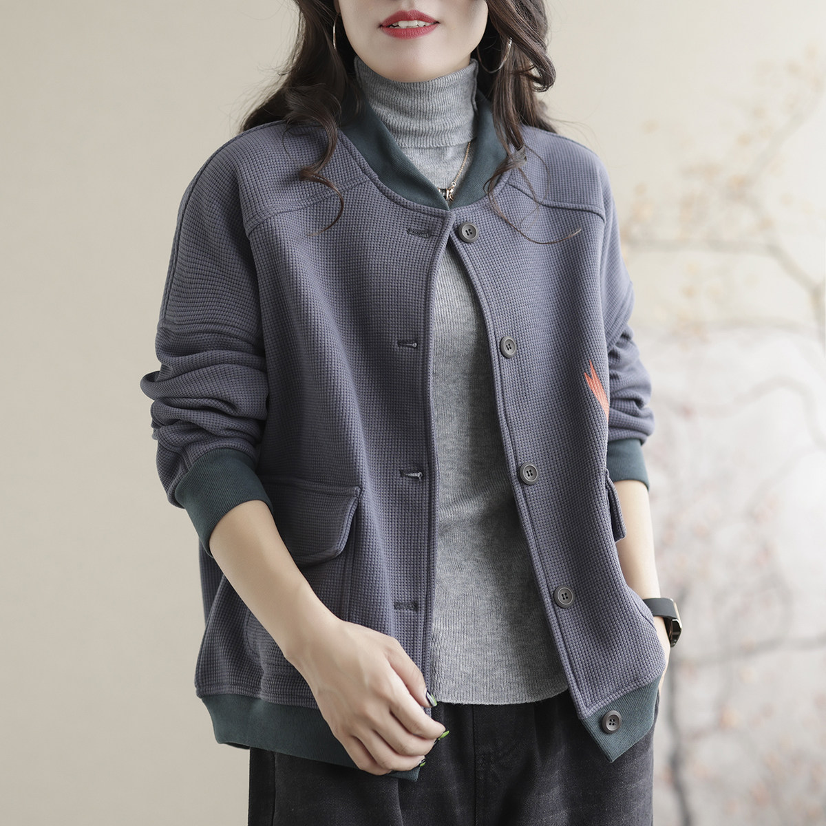 2022新款华夫格加绒外套女字母印花休闲宽松时尚百搭拼接女装秋衣