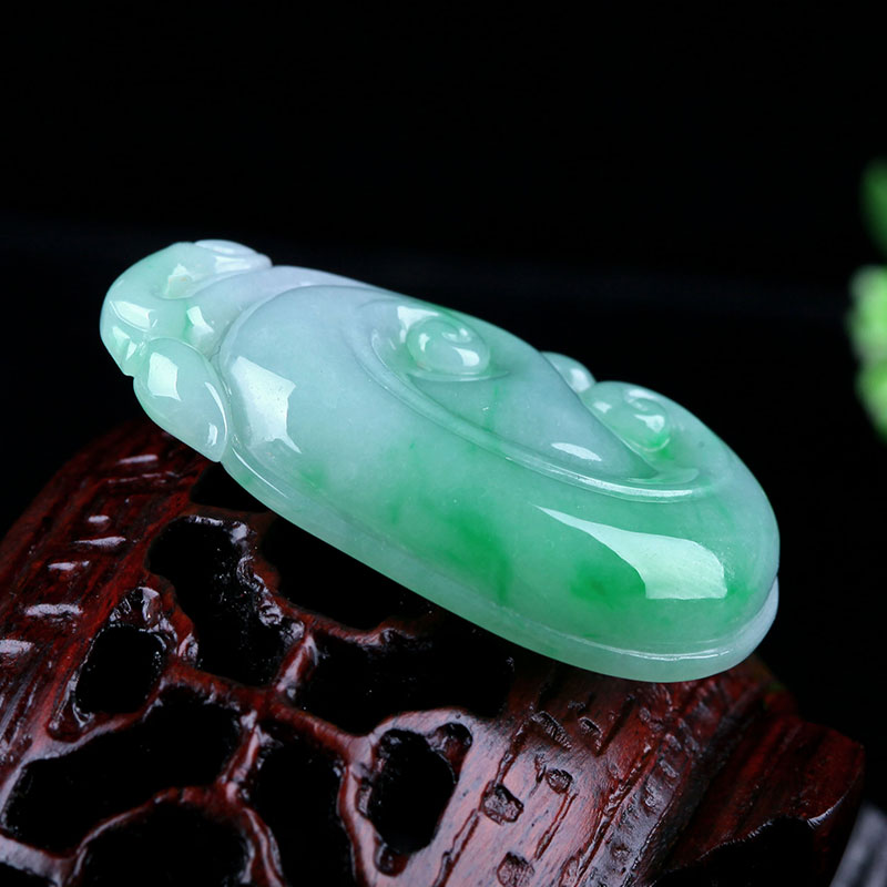 冰糯种阳绿色翡翠如意吊坠 9.83克