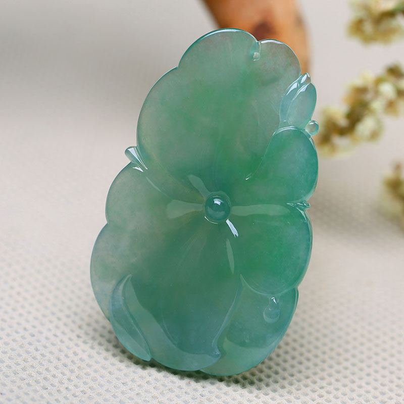 【源头好货-平洲】冰种瓜皮绿翡翠连年有余 12.64克 - 拍卖