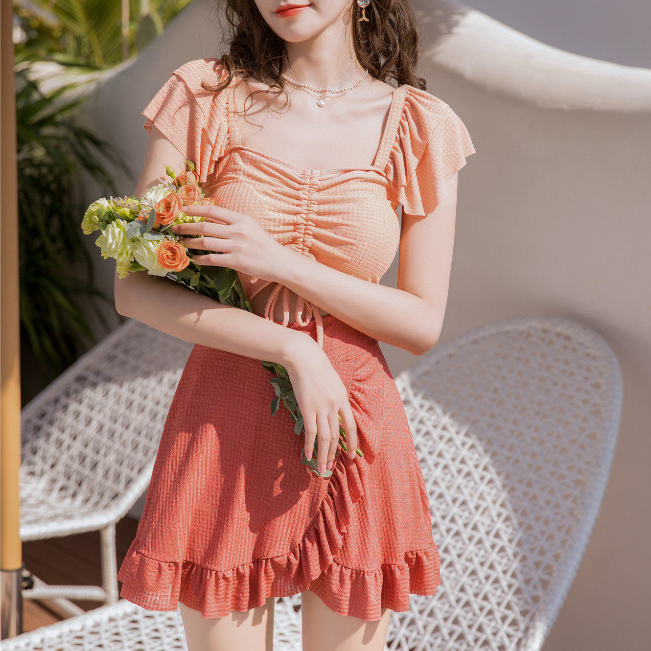 特价游泳衣女保守 裙式_连体泳衣女性感荷叶边度假裙式遮肉保守游泳装