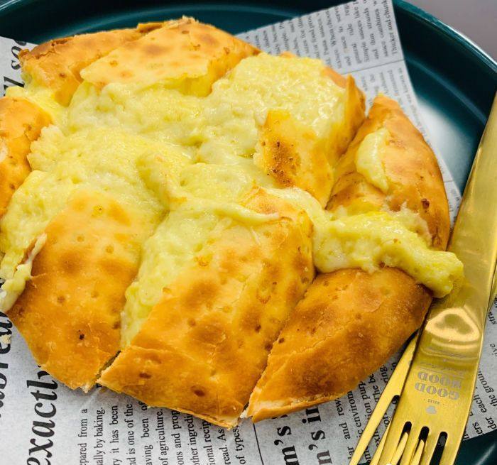 北京三里屯猫王榴莲世家手工现烤榴莲饼马来西亚猫山王大馅榴莲肉