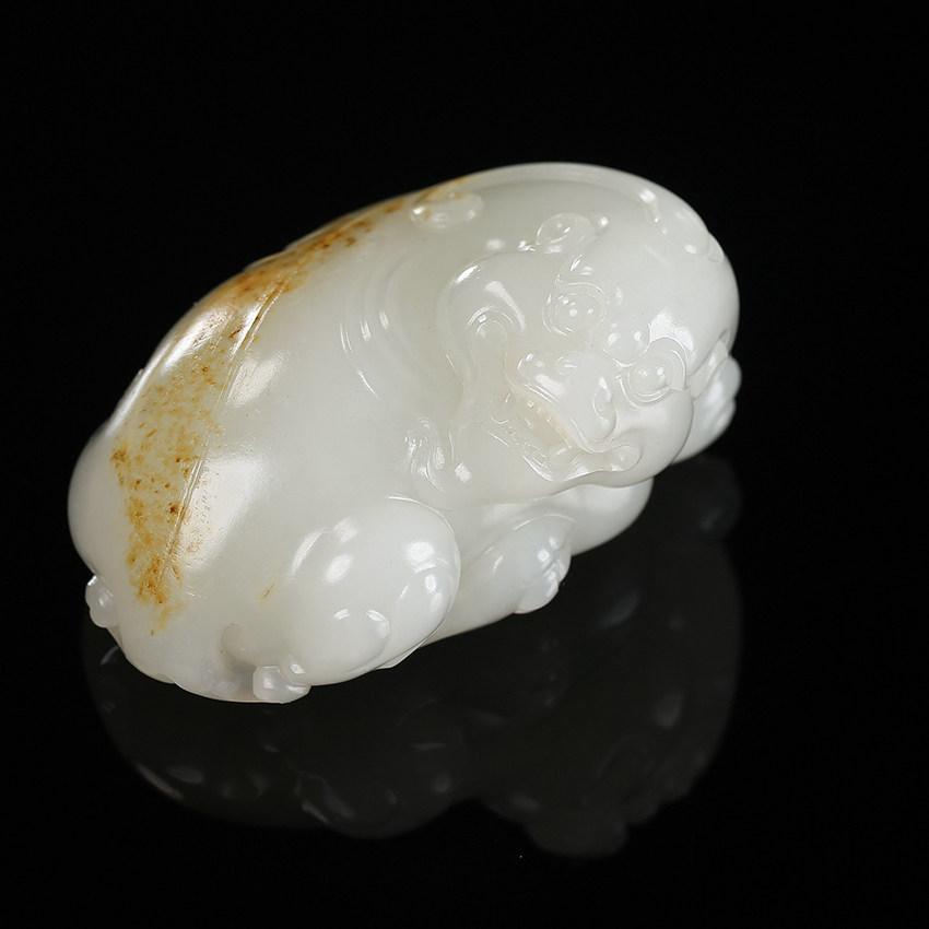 陆爱风 和田玉籽料瑞兽