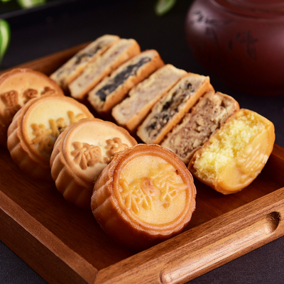 卢师傅月饼中秋礼盒装椰蓉广式苏式五仁花生酥椒盐黑芝麻散装糕点