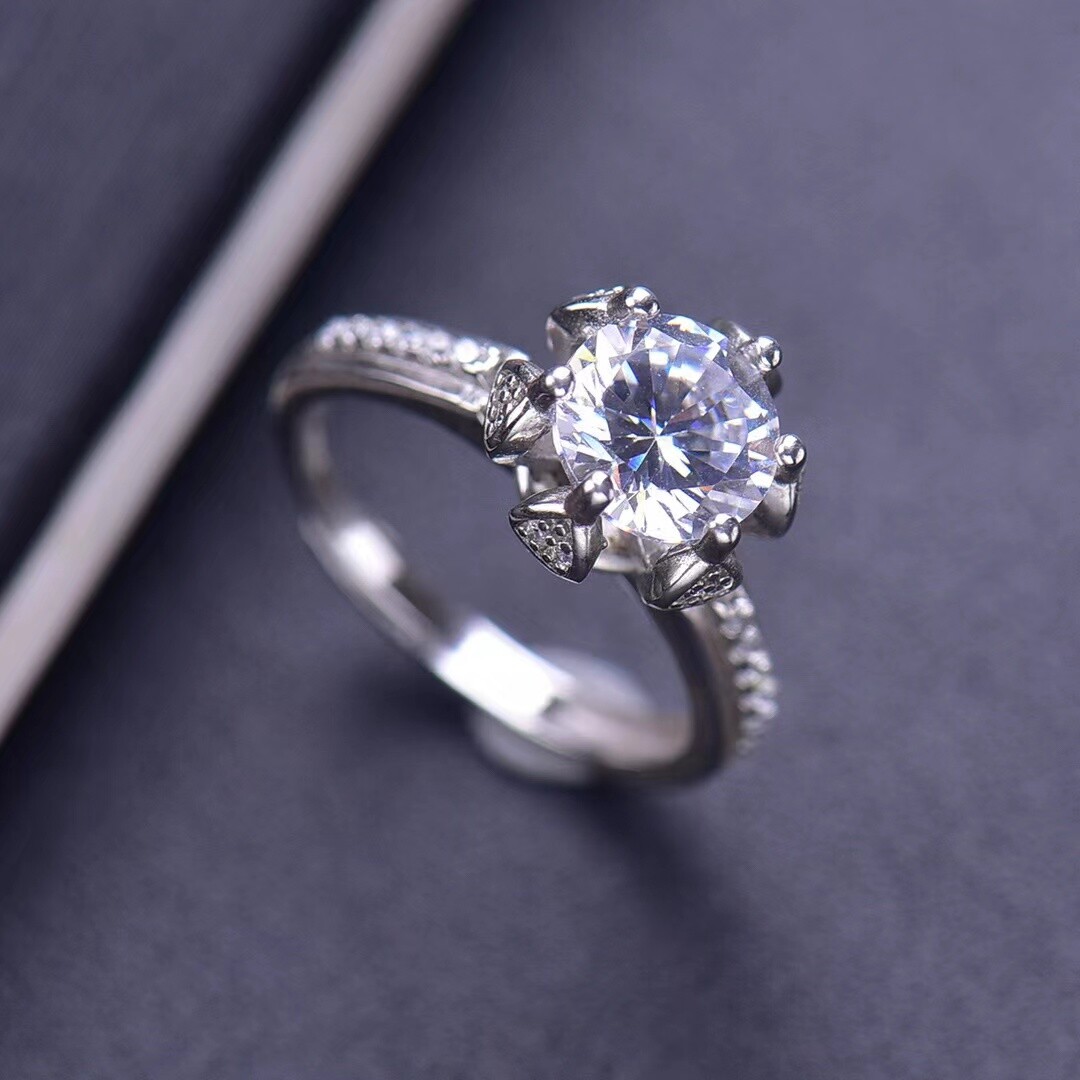 卡家花苞 正品莫桑石钻戒au750定制18k铂金求婚结婚男女情侣戒指