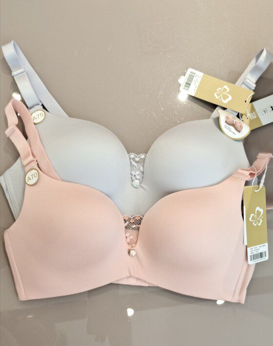 文胸聚拢都市丽人秋冬