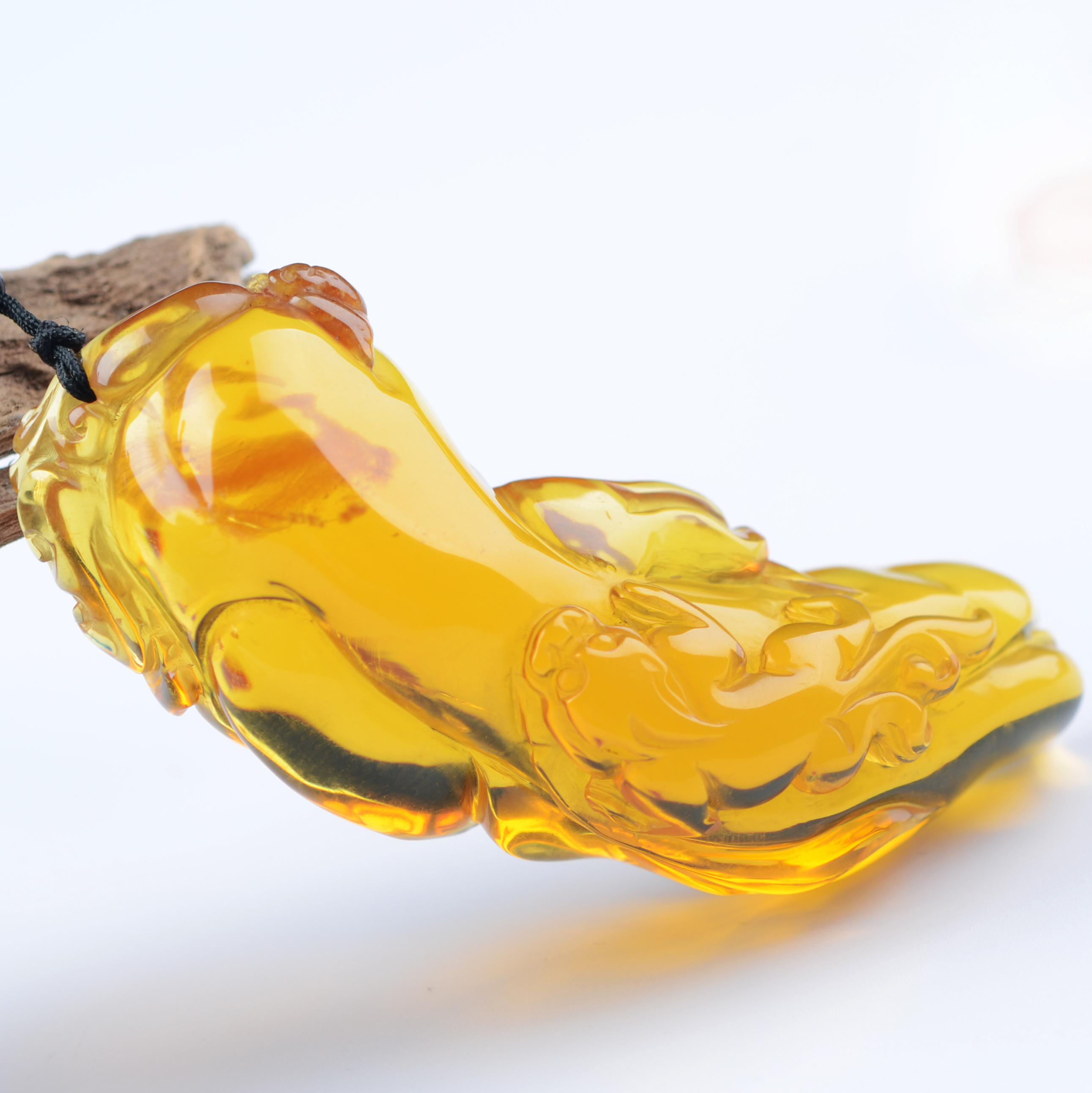 34.88g(带链)【张卓工作室】-天然缅甸琥珀金珀貔貅挂件