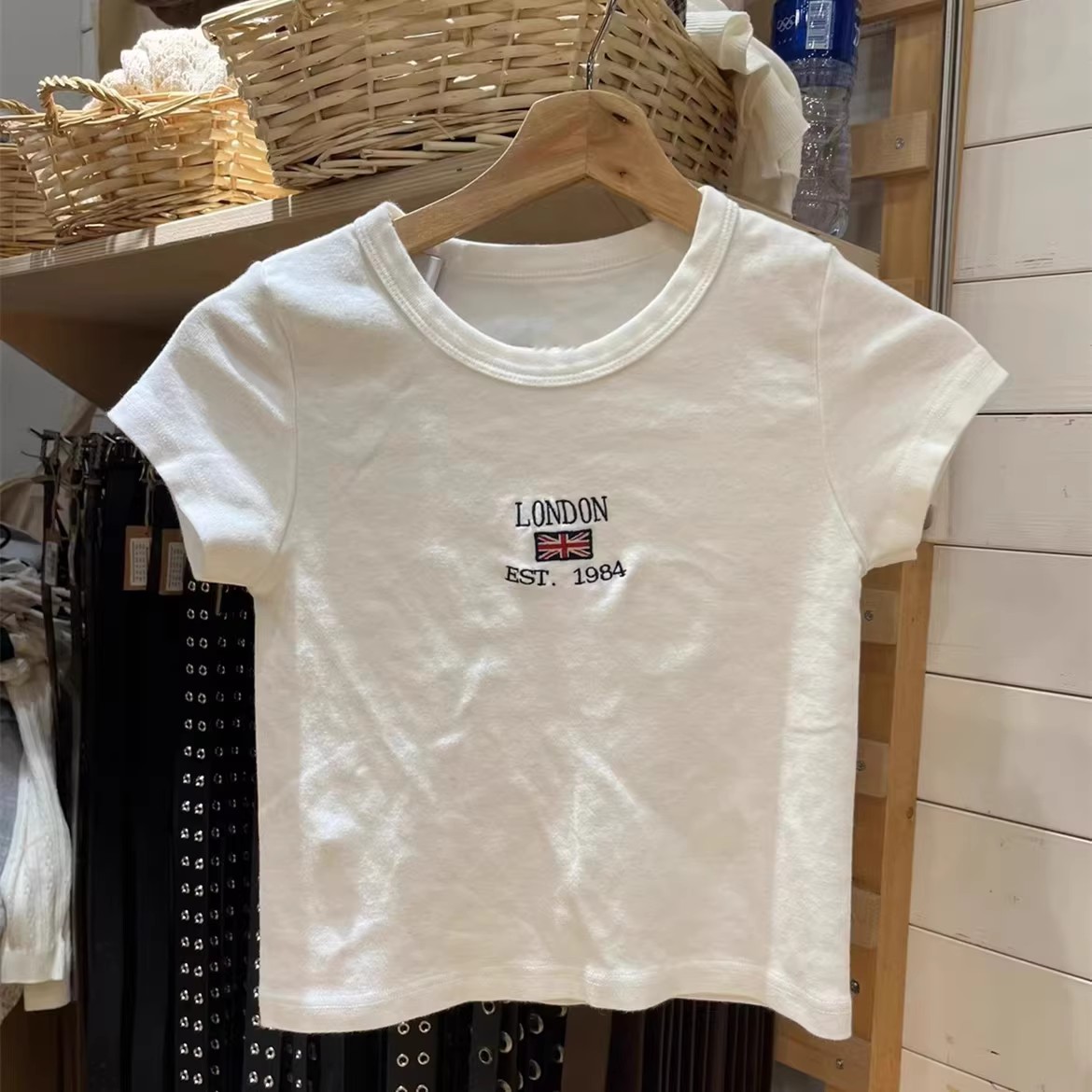 Brandy美式LonDon字母刺绣复古纯棉修身T恤女夏季bm短款短袖上衣