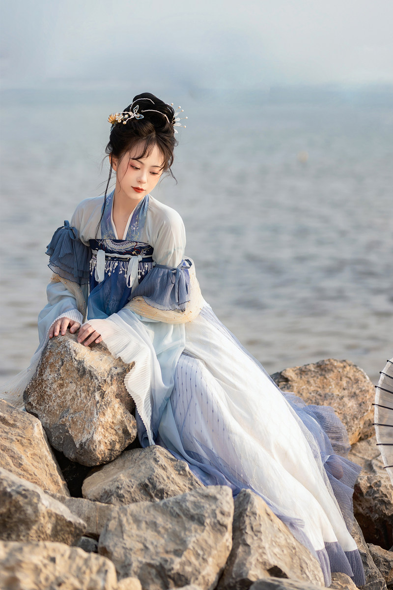 无衣饮羽原创汉服南北朝《龙女赋》大袖襦交窬裙围裳女绣花春夏