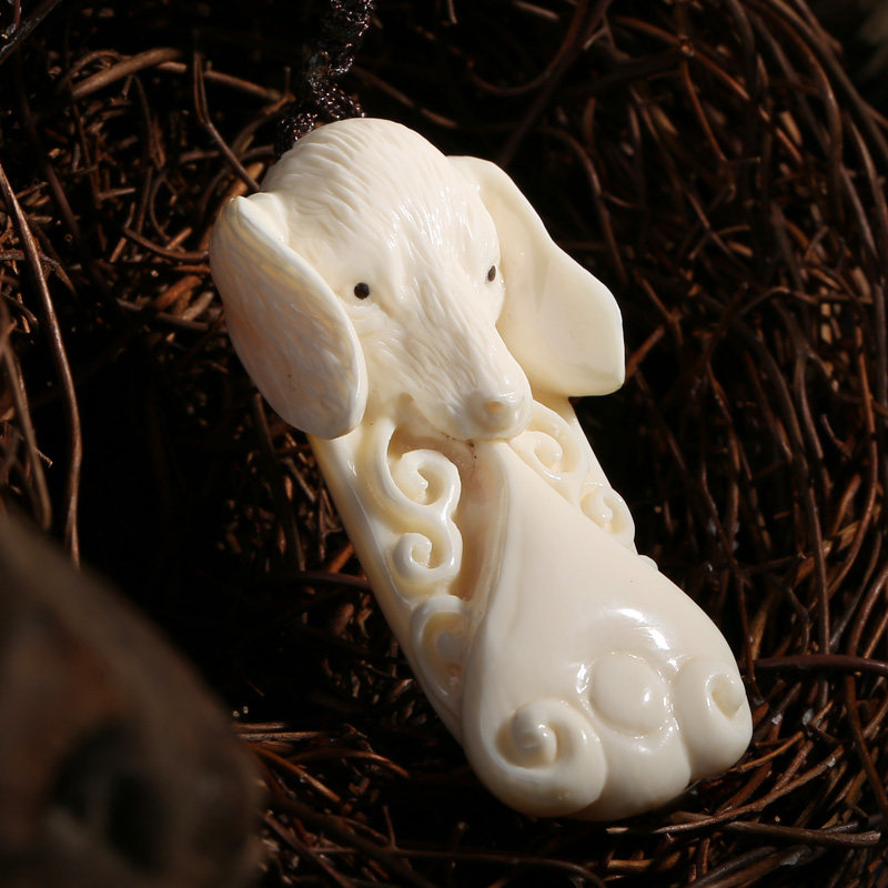 《如意生肖狗》 猛犸牙手工雕刻栩栩如生