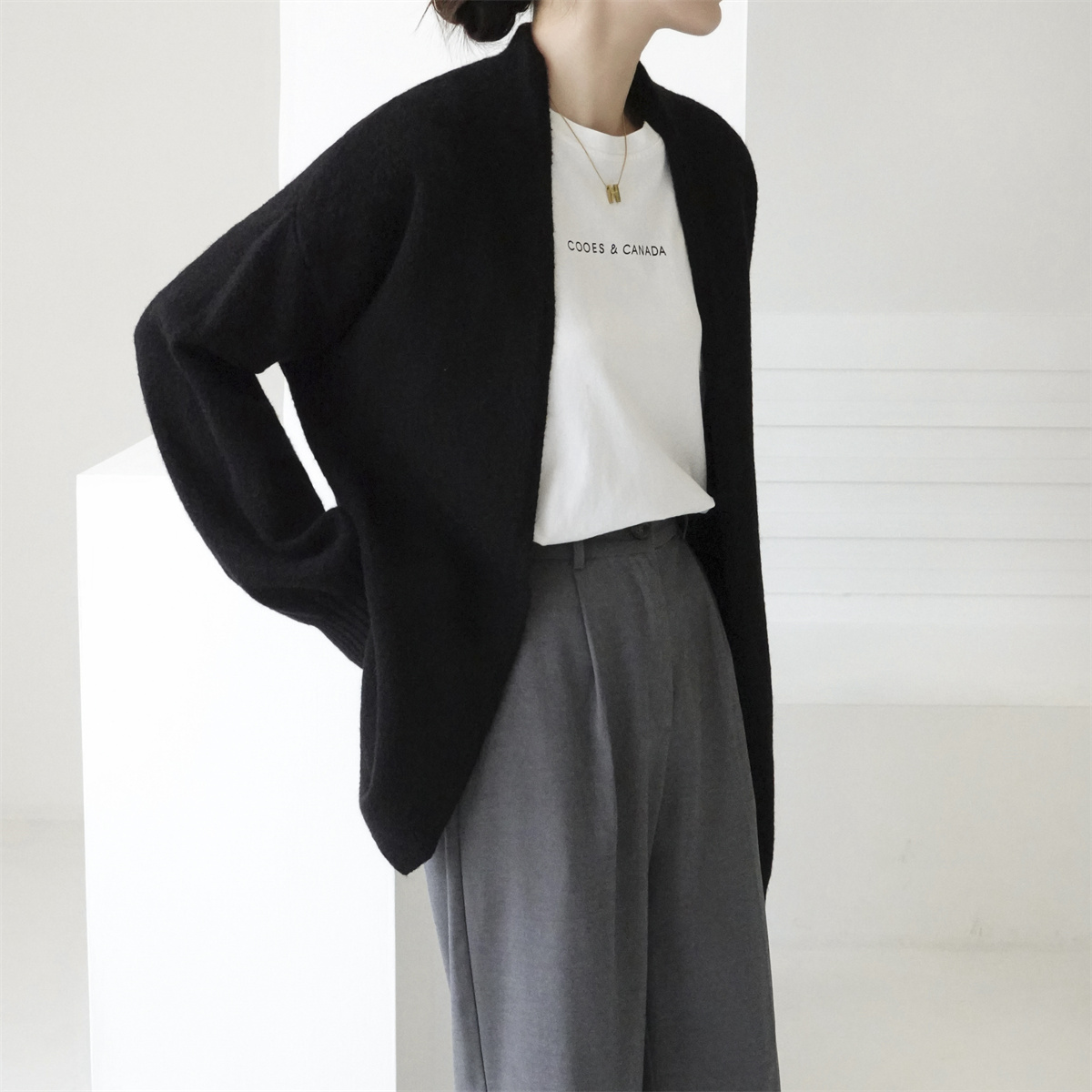 黑色针织开衫毛衣女早秋新款宽松慵懒中长款灯笼袖披肩羊绒衫外套